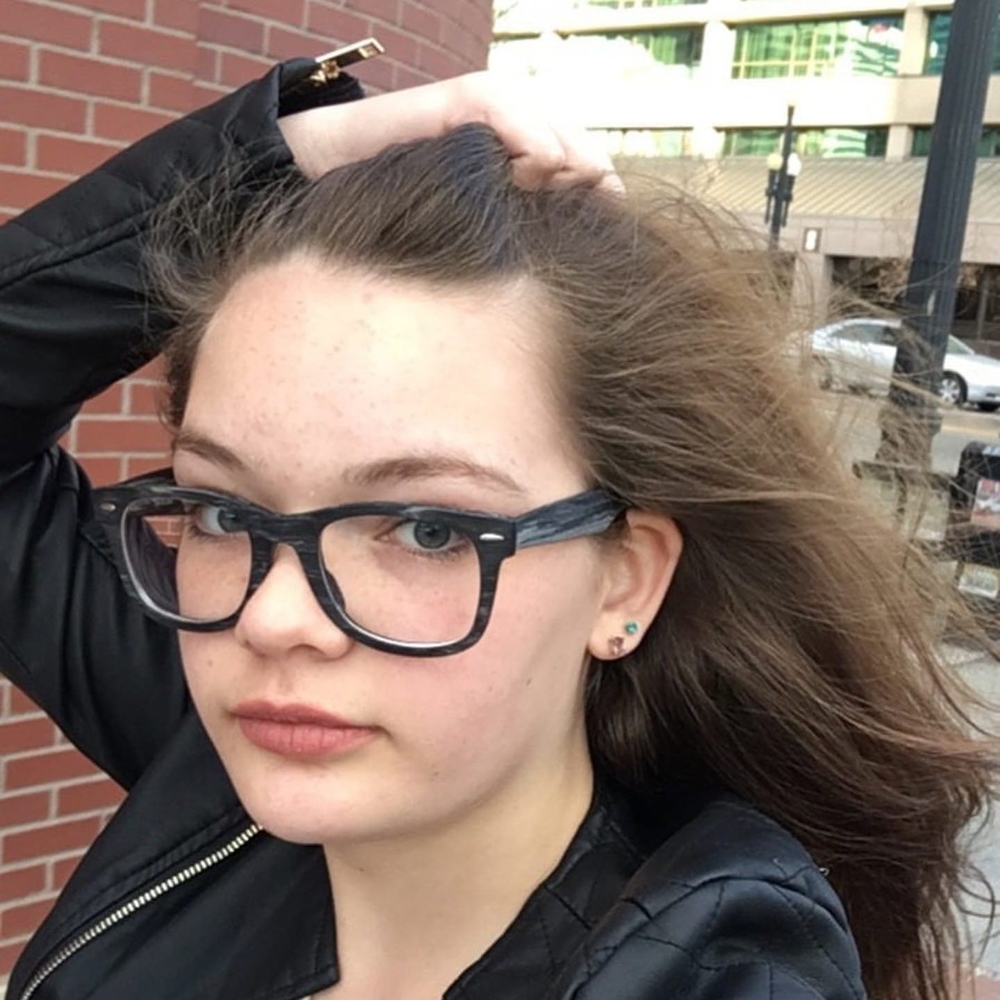 Meet your Posher, Amelia